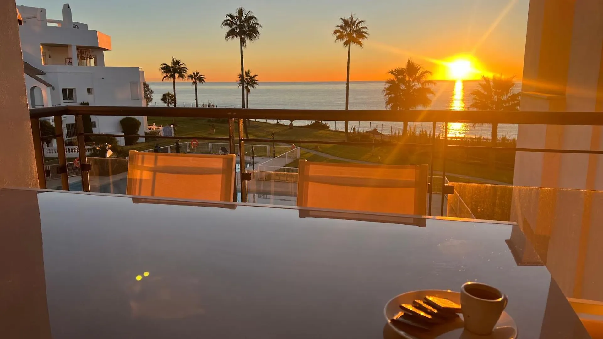 Sunrise Beach Front - Casares Del Mar