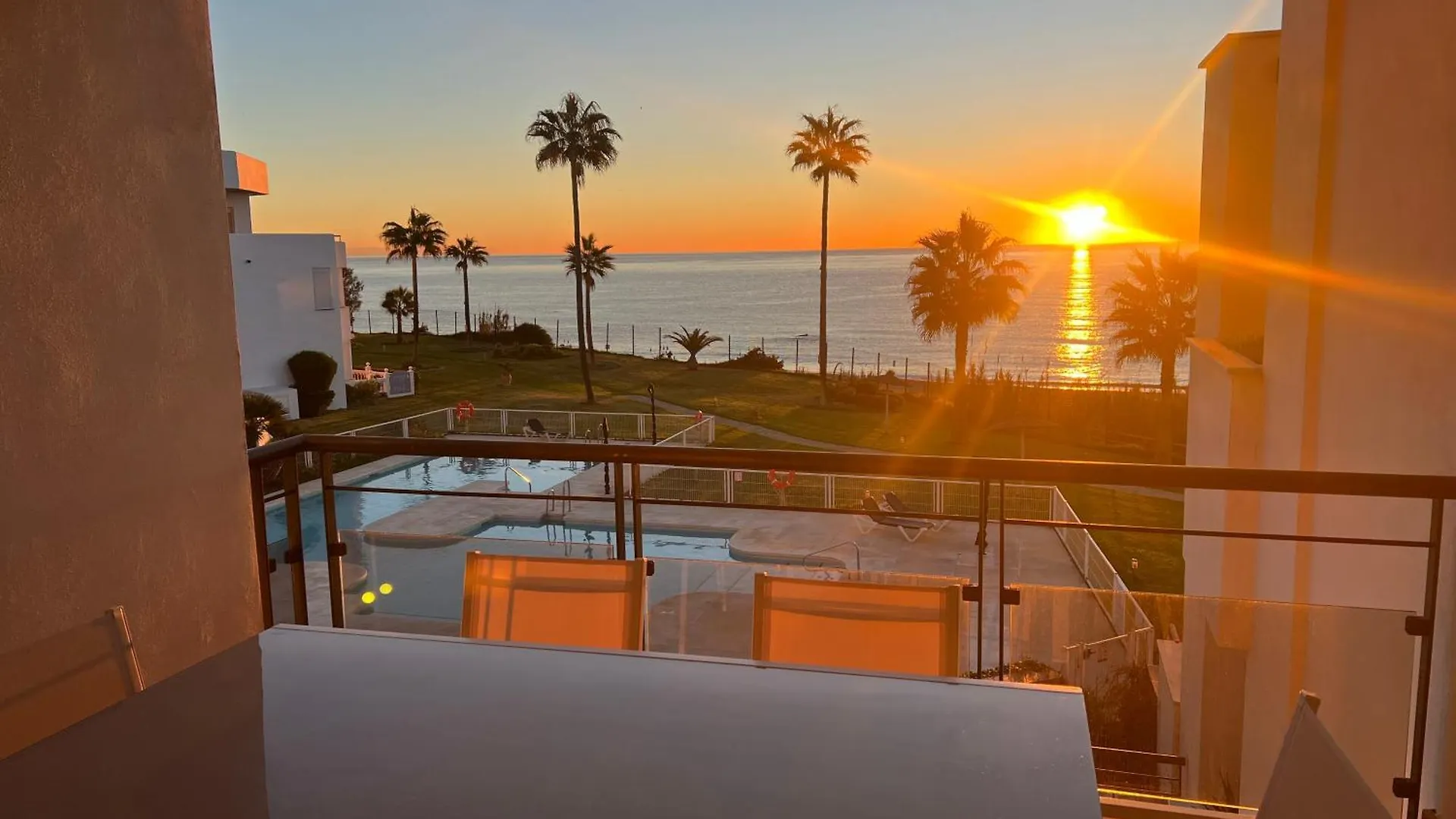 Sunrise Beach Front - Casares Del Mar 0*,  スペイン